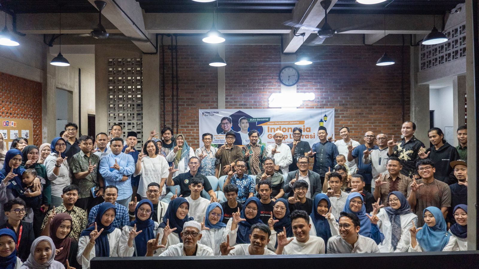 Rene Turos Group Ajak Insan Perbukuan Bahas Literasi di Bukber 2025