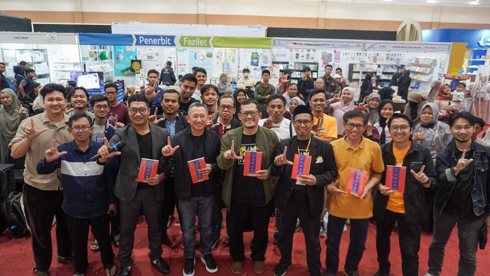 Pengunjung mengikuti diskusi buku Versi Ringkas 48 Laws of Power di Islamic Book Fair 2025