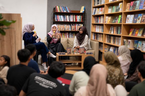 Toko Manisan Ajaib Amberglow Cetak Ulang, Renebook Gelar Bedah Buku