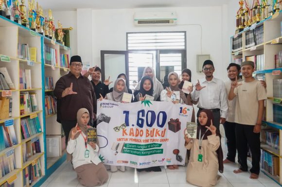 16 Tahun Penerbit Rene Turos: Bagikan 1.600 Buku kepada Pembaca dan Lembaga